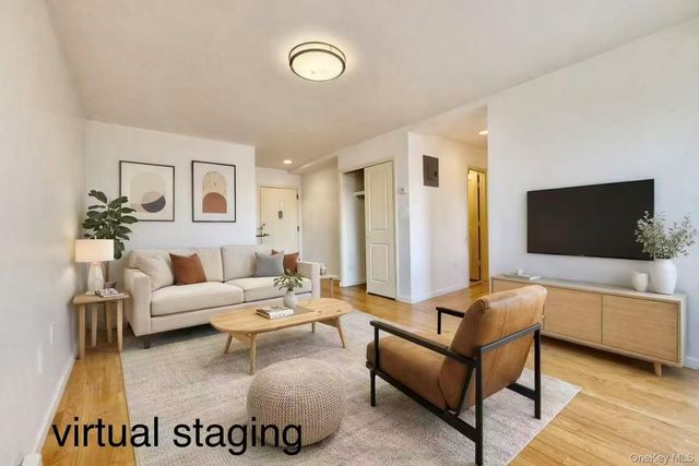 91-06 Whitney Avenue 4B, Elmhurst, NY 11373