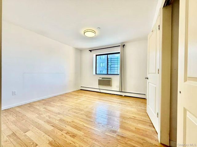 91-06 Whitney Avenue 4B, Elmhurst, NY 11373