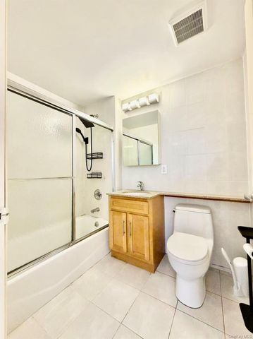 91-06 Whitney Avenue 4B, Elmhurst, NY 11373