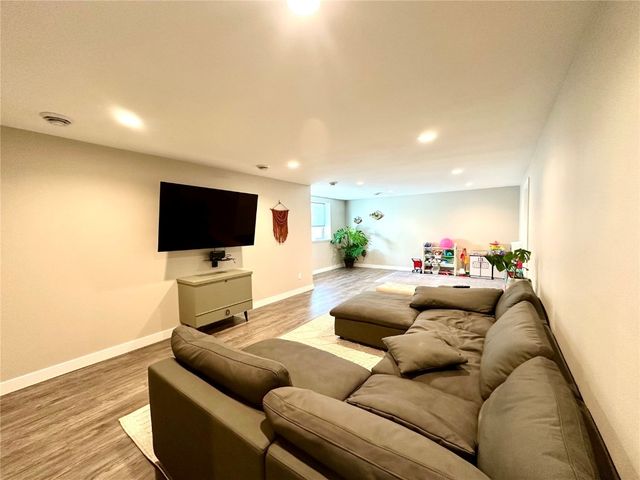 2239 Crestwood Lane, Marion, IA 52302