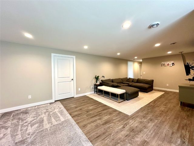 2239 Crestwood Lane, Marion, IA 52302