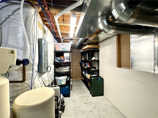 2239 Crestwood Lane, Marion, IA 52302