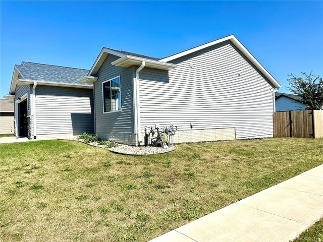 2239 Crestwood Lane, Marion, IA 52302
