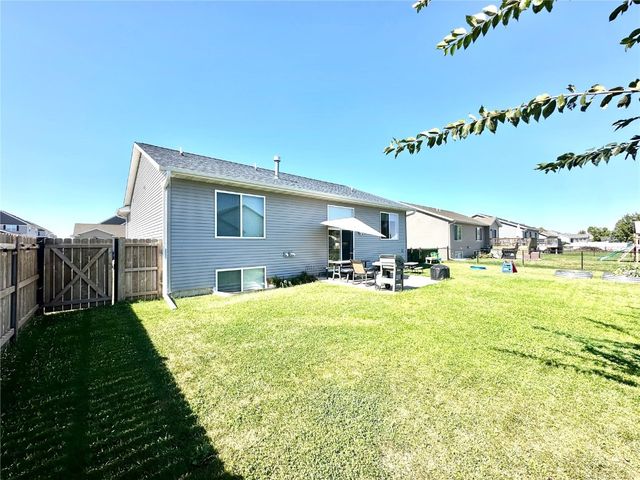 2239 Crestwood Lane, Marion, IA 52302