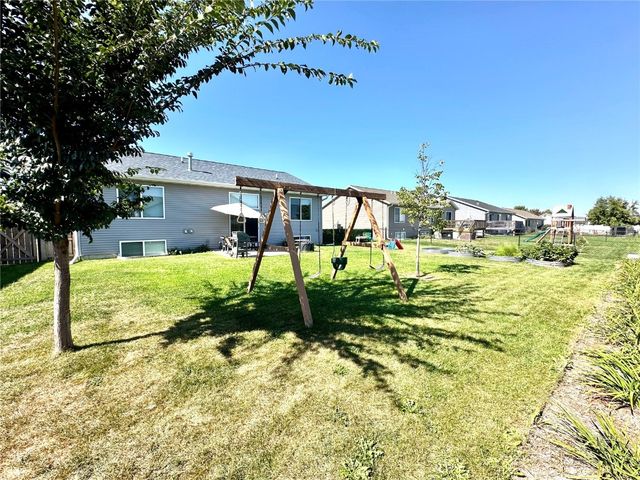 2239 Crestwood Lane, Marion, IA 52302