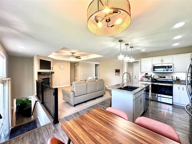 2239 Crestwood Lane, Marion, IA 52302