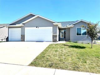 2239 Crestwood Lane, Marion, IA 52302