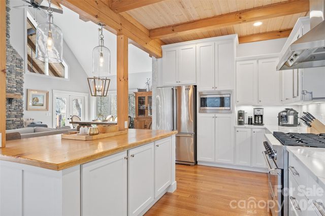 310 Peaks Creek Trail, Maggie Valley, NC 28751