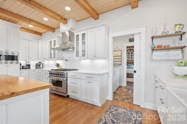 310 Peaks Creek Trail, Maggie Valley, NC 28751