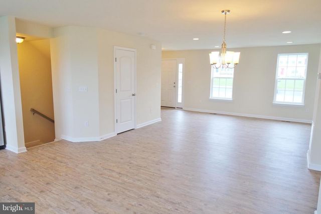 48 NIBLICK SQ, Front Royal, VA 22630