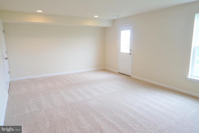 48 NIBLICK SQ, Front Royal, VA 22630