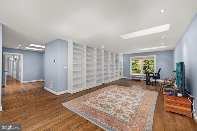 10837 S GLEN RD, Potomac, MD 20854