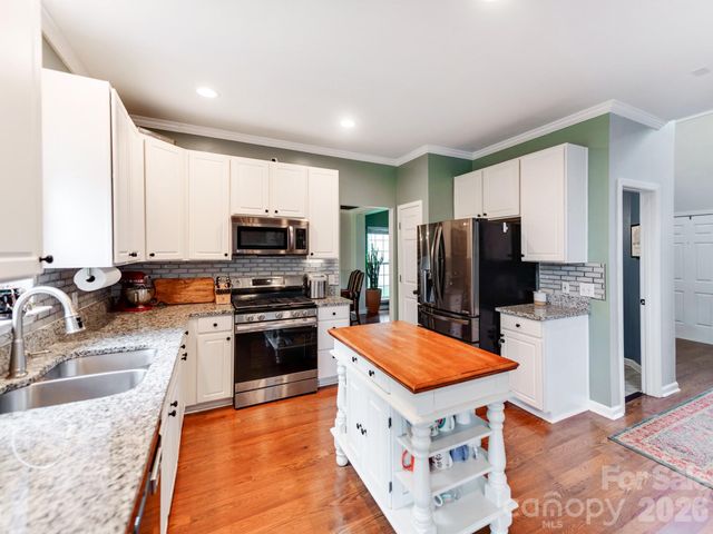 5999 Brookstone Drive NW, Concord, NC 28027