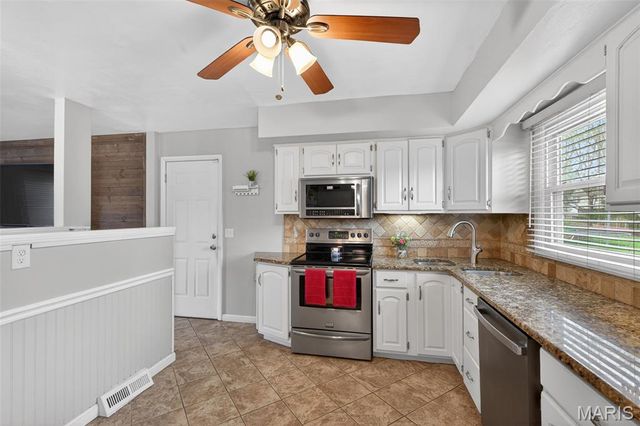 33 Ayrshire Road, St Charles, MO 63303