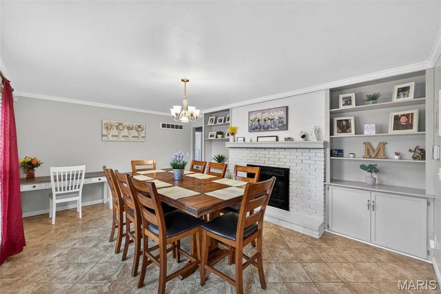 33 Ayrshire Road, St Charles, MO 63303