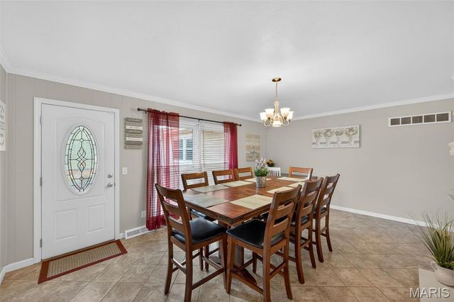 33 Ayrshire Road, St Charles, MO 63303