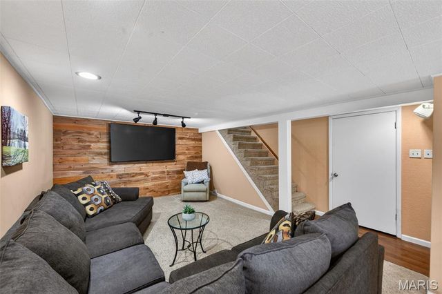 33 Ayrshire Road, St Charles, MO 63303