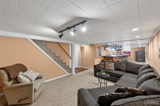 33 Ayrshire Road, St Charles, MO 63303