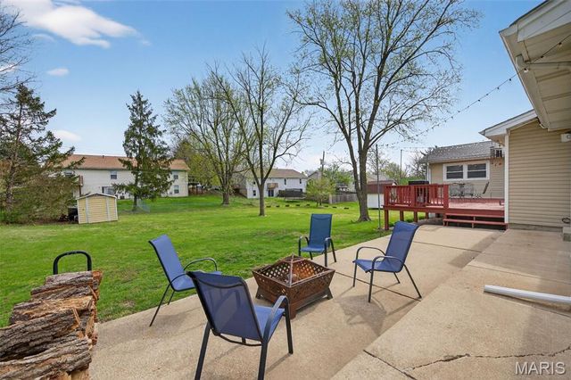 33 Ayrshire Road, St Charles, MO 63303