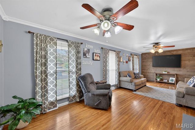 33 Ayrshire Road, St Charles, MO 63303