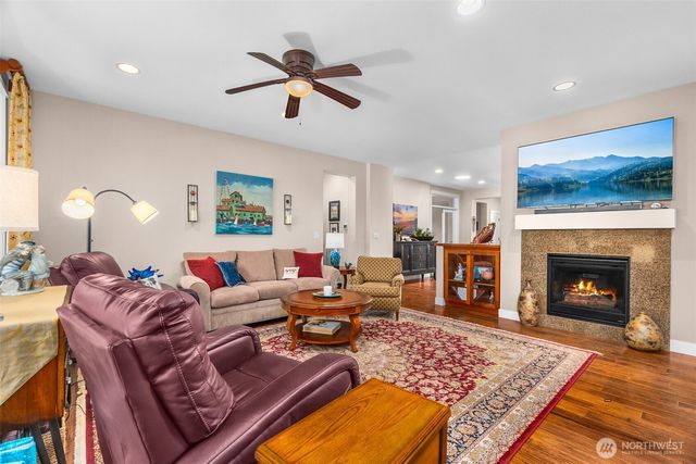 8227 Orcas Loop NE, Lacey, WA 98516