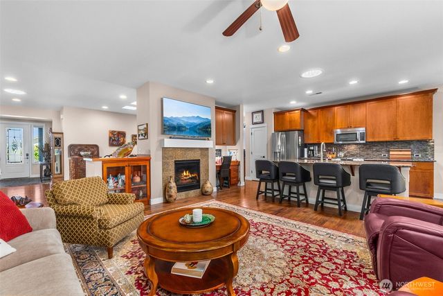 8227 Orcas Loop NE, Lacey, WA 98516