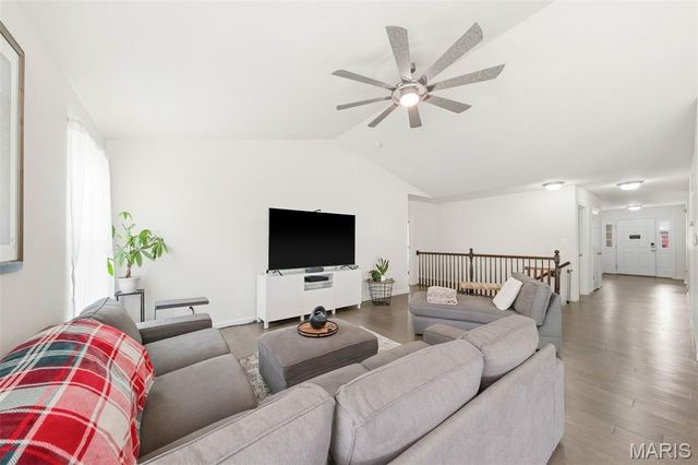 12425 Bur Oak Drive, Maryland Heights, MO 63146