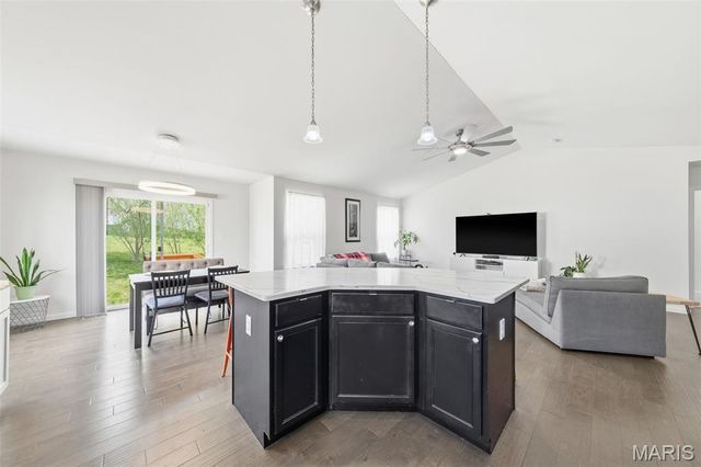 12425 Bur Oak Drive, Maryland Heights, MO 63146
