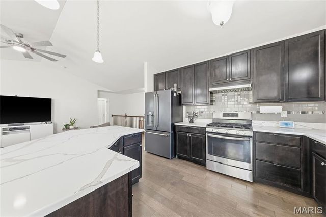 12425 Bur Oak Drive, Maryland Heights, MO 63146