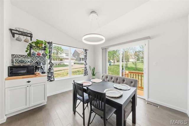 12425 Bur Oak Drive, Maryland Heights, MO 63146