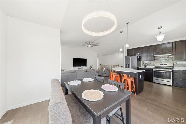12425 Bur Oak Drive, Maryland Heights, MO 63146