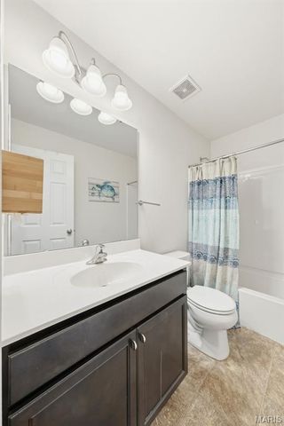 12425 Bur Oak Drive, Maryland Heights, MO 63146