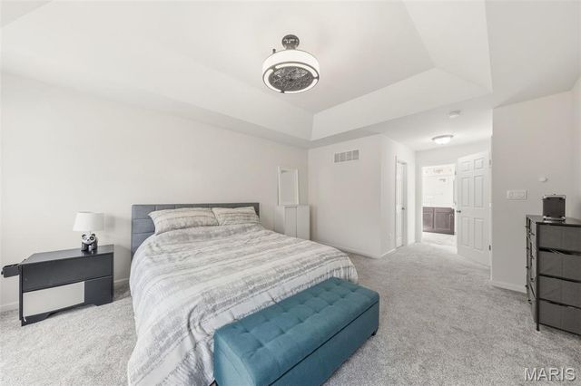 12425 Bur Oak Drive, Maryland Heights, MO 63146