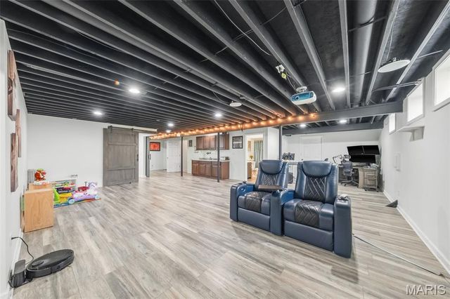12425 Bur Oak Drive, Maryland Heights, MO 63146
