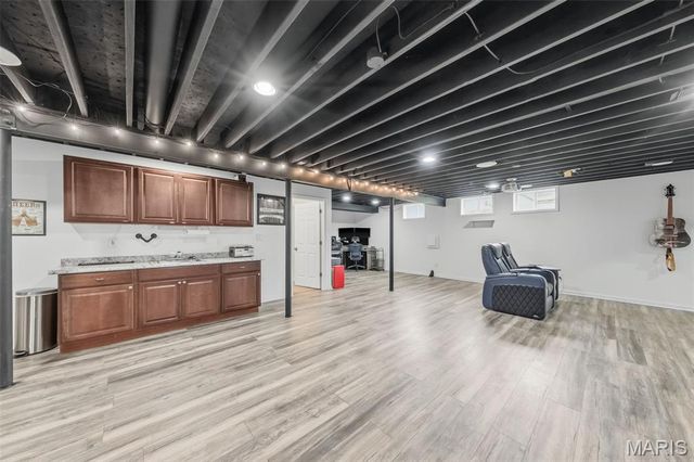 12425 Bur Oak Drive, Maryland Heights, MO 63146