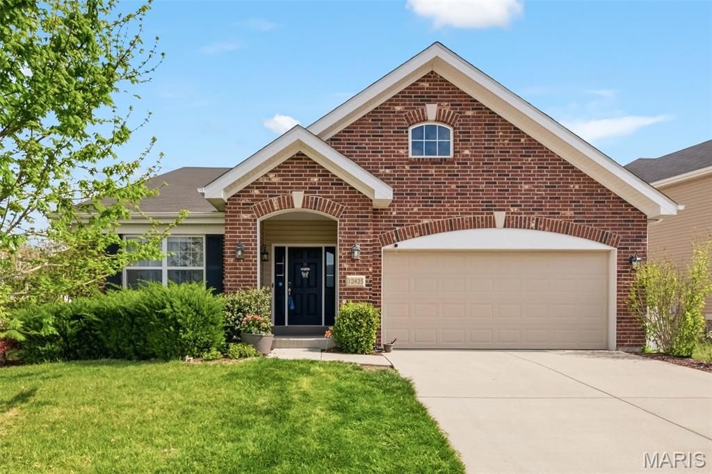 12425 Bur Oak Drive, Maryland Heights, MO 63146