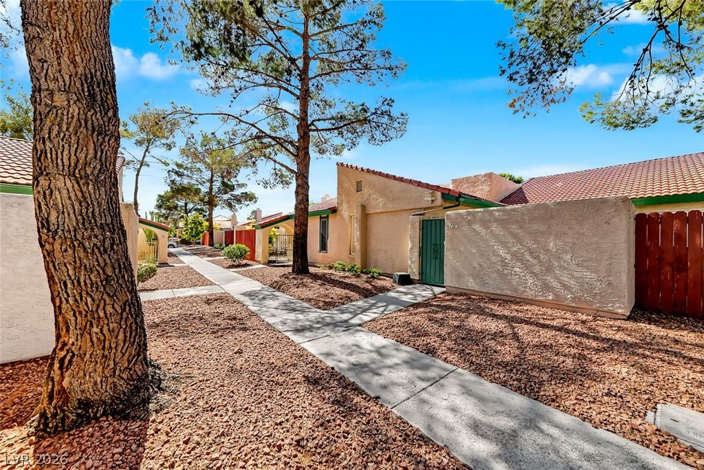 737 Heritage Vista Avenue, Henderson, NV 89015 — photo 3