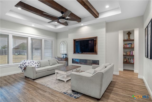 104 Beacon Lane, Victoria, TX 77904