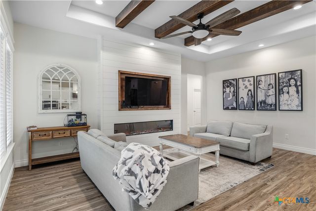 104 Beacon Lane, Victoria, TX 77904