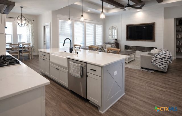 104 Beacon Lane, Victoria, TX 77904