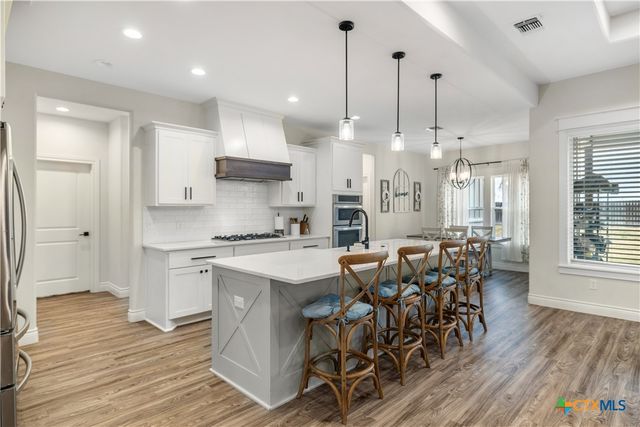 104 Beacon Lane, Victoria, TX 77904