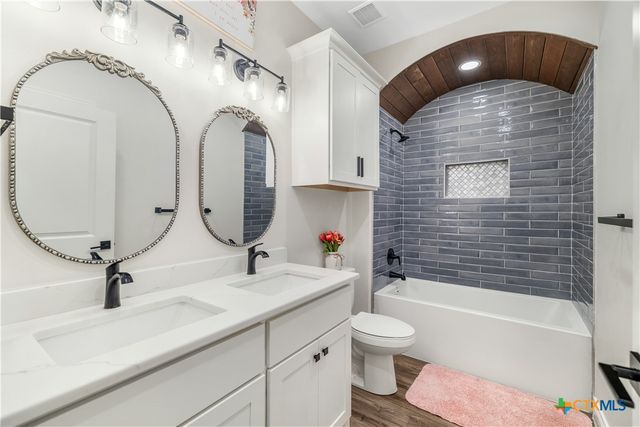 104 Beacon Lane, Victoria, TX 77904