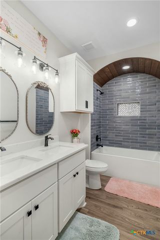 104 Beacon Lane, Victoria, TX 77904