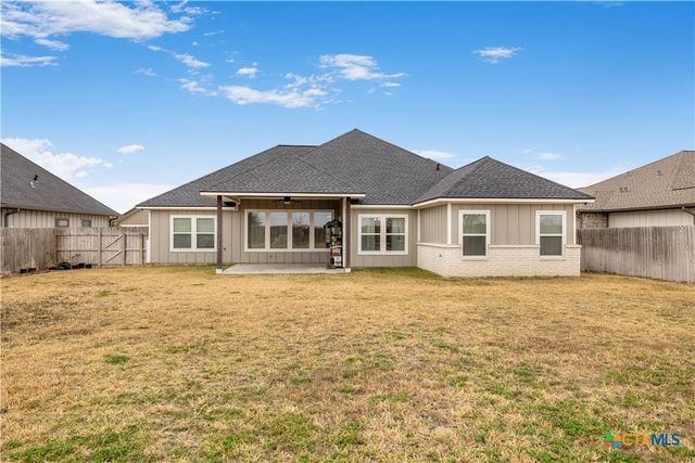 104 Beacon Lane, Victoria, TX 77904