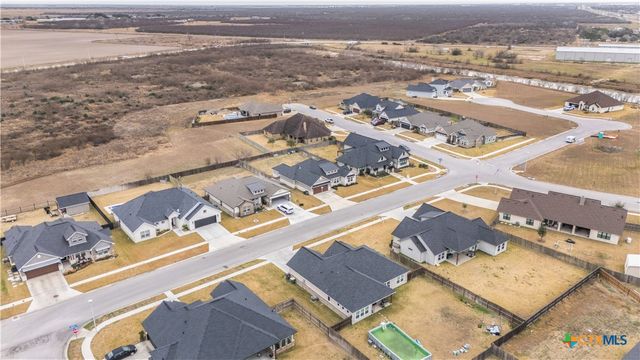 104 Beacon Lane, Victoria, TX 77904