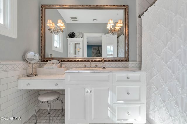 6032 E LINCOLN Drive, Paradise Valley, AZ 85253