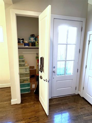 5731 Larkin Street B, Houston, TX 77007