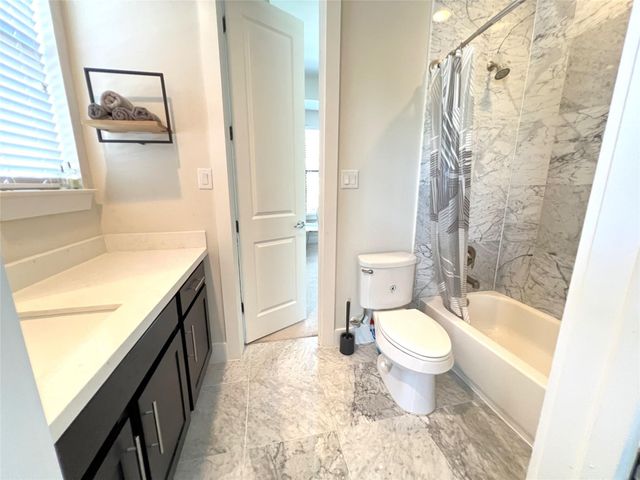 5731 Larkin Street B, Houston, TX 77007