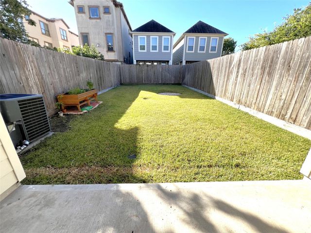 5731 Larkin Street B, Houston, TX 77007