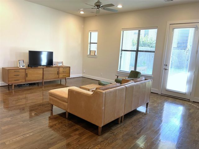 5731 Larkin Street B, Houston, TX 77007